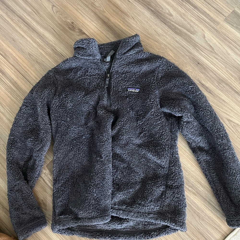 Purple/blue Patagonia! Perfect condition! Only worn a few times! 💰💰